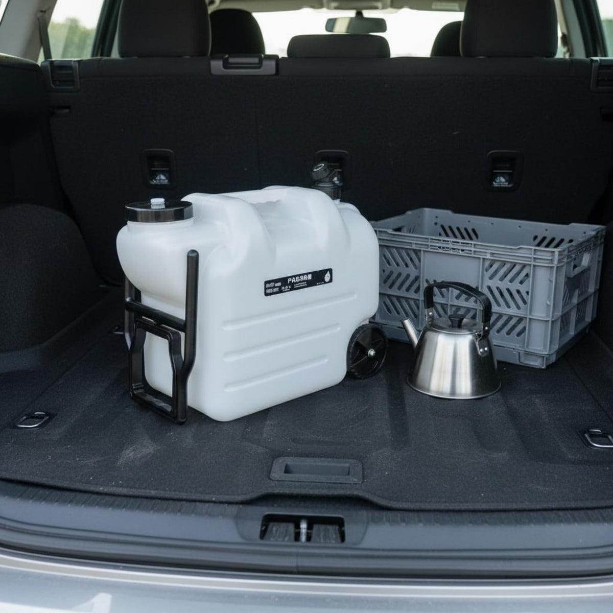 Portable Water Jug with Wheels and Built-In Tap M3655